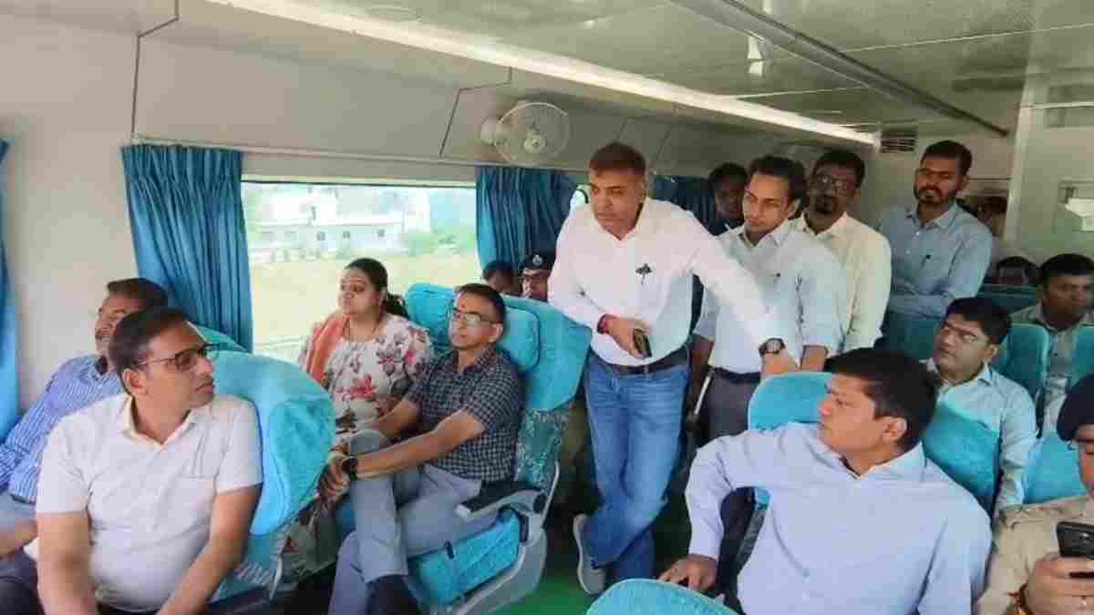 &lsquo;सिंहस्थ 2028&rsquo; की तैयारियां तेज: ट्रेन कोच से अधिकारियों ने किया स्टेशनों का निरीक्षण, तेजी से आगे बढ़ रहे काम
