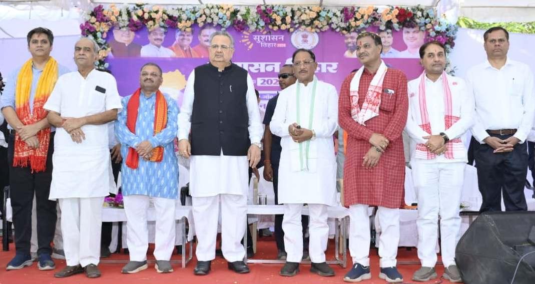 मुख्यमंत्री विष्णु देव साय सुशासन तिहार अंतर्गत राजनांदगांव में आयोजित जनसमस्या निवारण शिविर में हुए शामिल