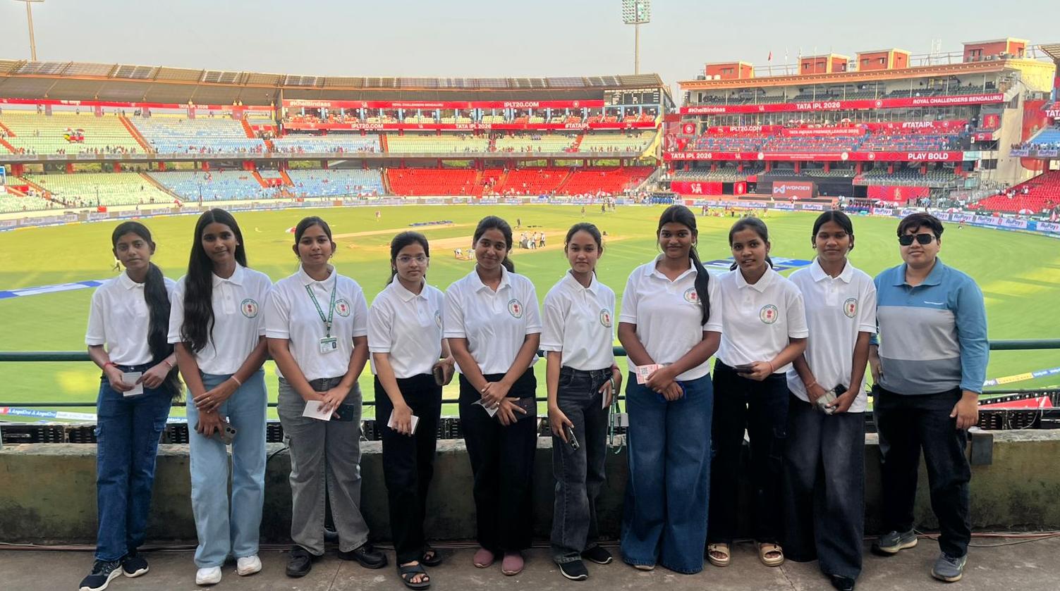 मुख्यमंत्री विष्णुदेव साय की पहल से मेधावी विद्यार्थियों ने लिया आईपीएल मैच का रोमांच