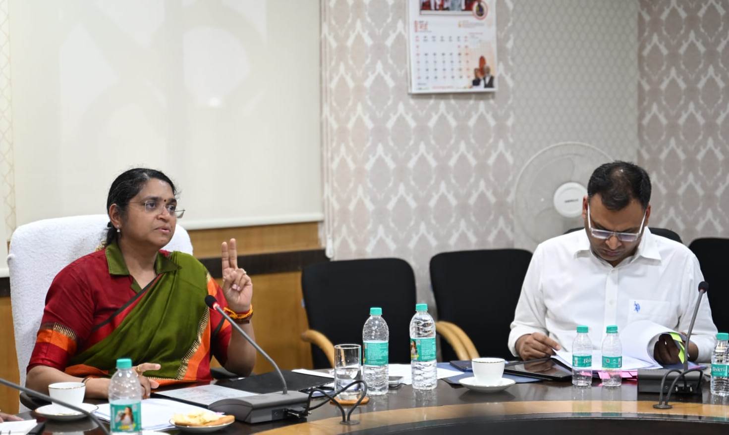 निकायों में सुशासन, जवाबदेही और जन सेवा को दें सर्वोच्च प्राथमिकता, नगरीय प्रशासन विभाग की सचिव शंगीता आर. ने वीडियो कॉन्फ्रेसिंग से ली सभी 194 निकायों की बैठक