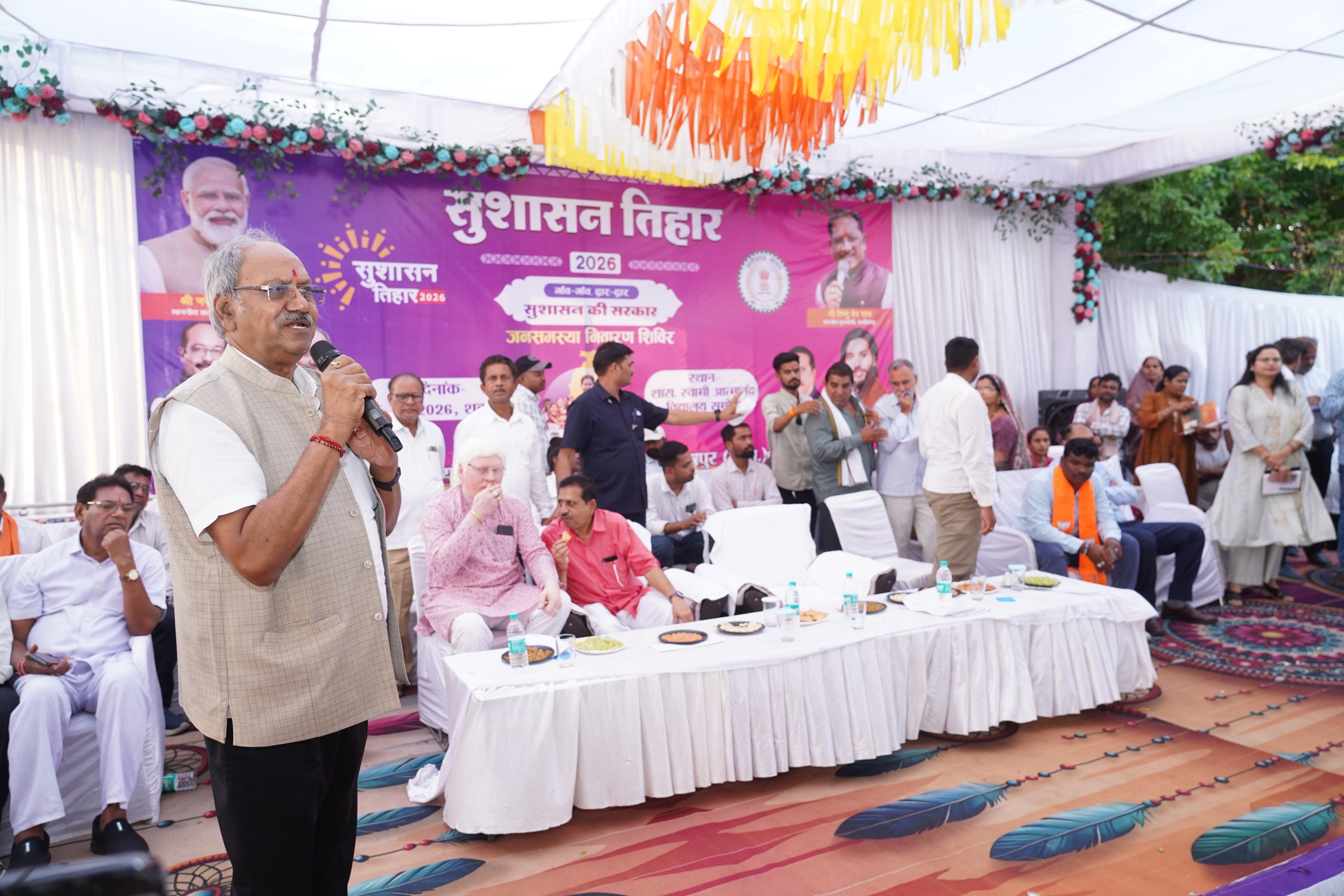 सांसद बृजमोहन अग्रवाल का समोदा में &lsquo;सुशासन&rsquo; अवतार: शिविर में मौक़े पर ही किया जनसमस्याओं का समाधान, लापरवाही पर अधिकारियों को फटकारा
