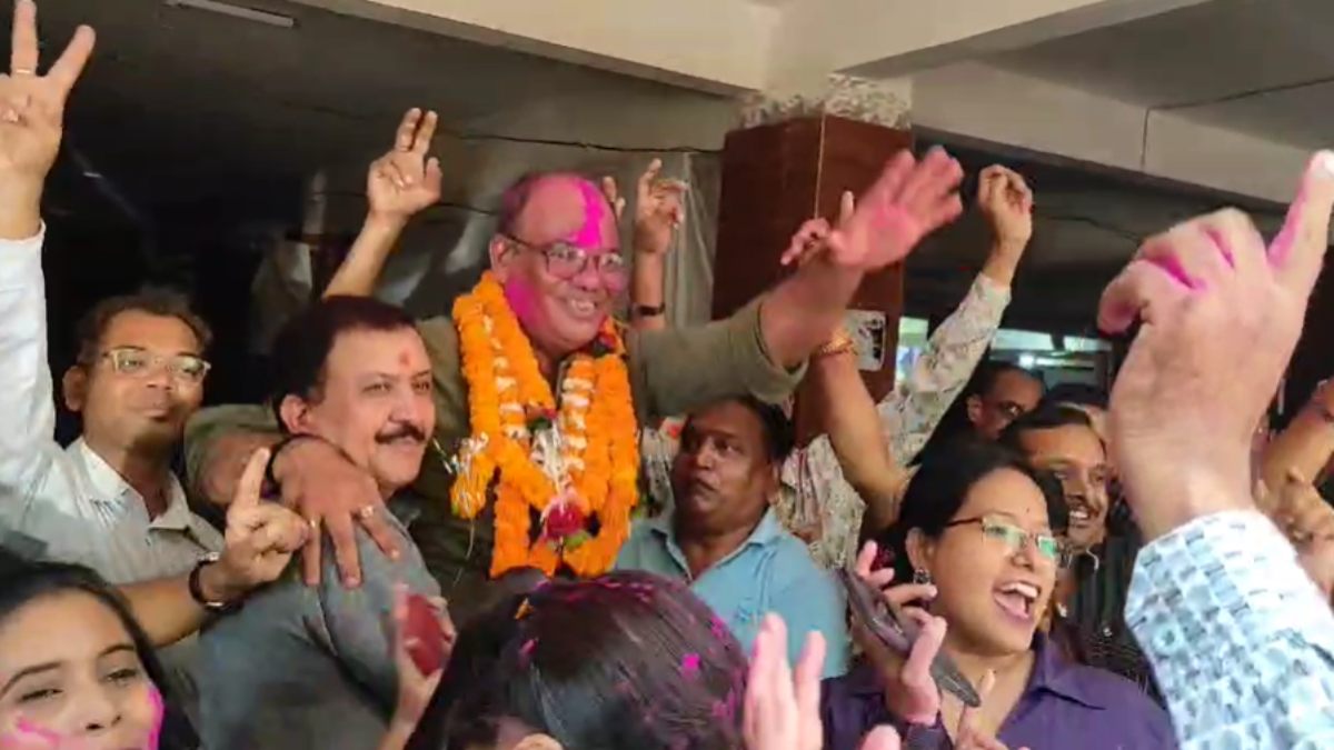 रायपुर अधिवक्ता संघ चुनाव 2026: दिनेश कुमार देवांगन बने अध्यक्ष, राकेश पुरी सचिव निर्वाचित