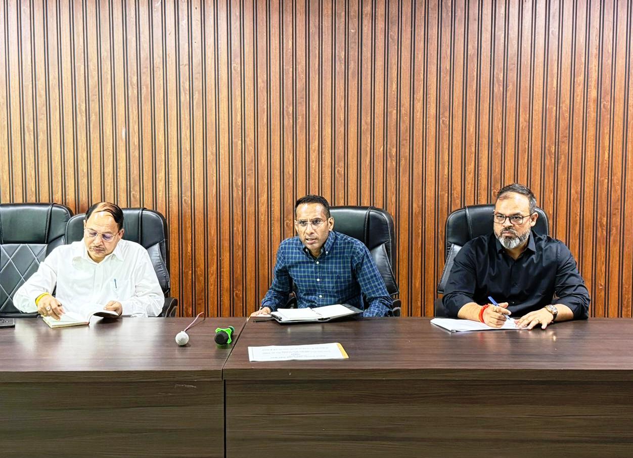 बेहतर विभागीय समन्वय से कार्यों में लाएं तेजी : सचिव मुकेश कुमार बंसल