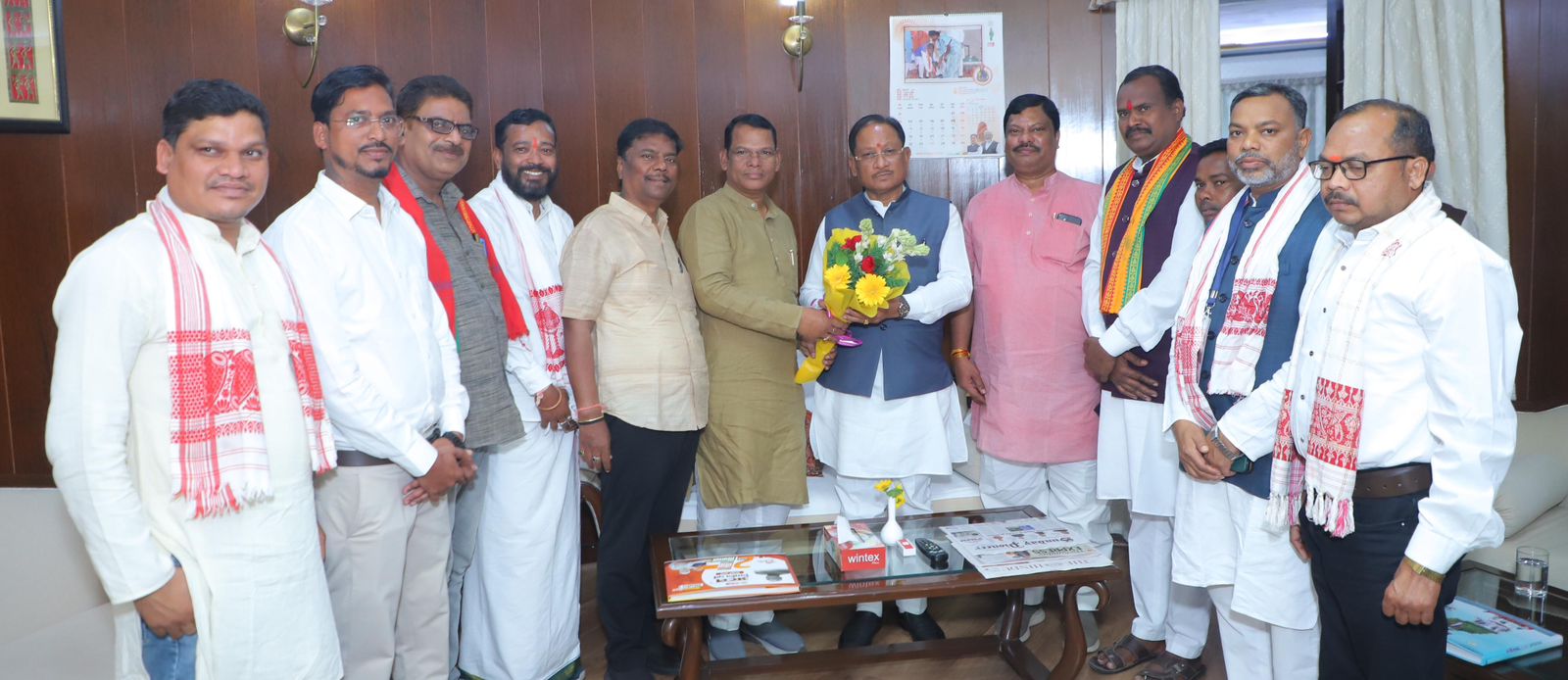 मुख्यमंत्री विष्णुदेव साय से सर्व आदिवासी समाज के प्रतिनिधिमंडल की मुलाकात
