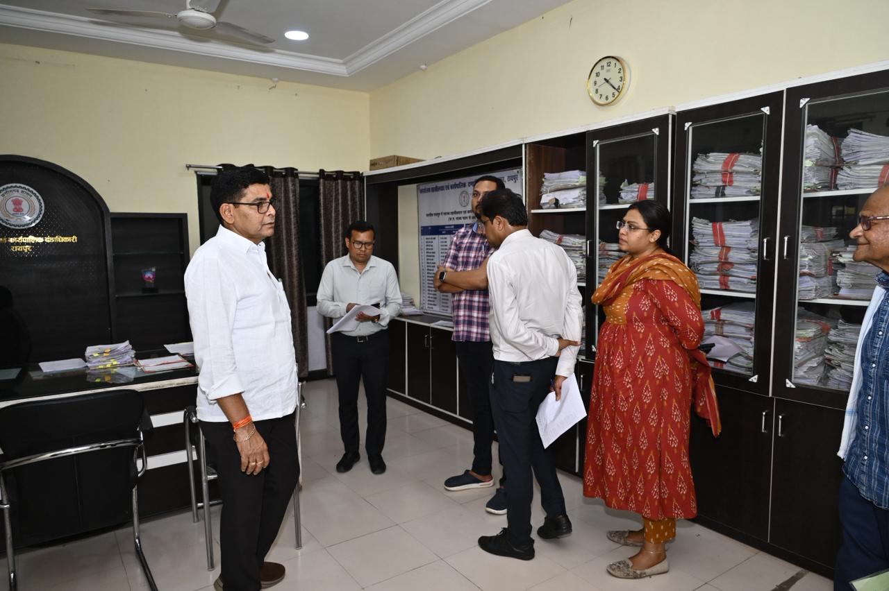 डायवर्सन में देरी पर मंत्री टंकराम वर्मा ने SDM को लगाई फटकार, लंबित मामलों का जल्द निराकरण के दिए निर्देश