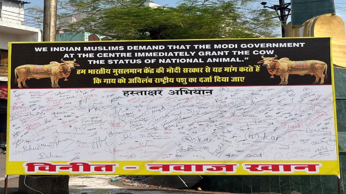रायपुर में युवा कांग्रेस का हस्ताक्षर अभियान, गाय को राष्ट्रीय पशु घोषित करने की मांग