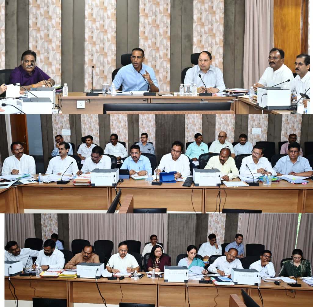 लोक निर्माण विभाग के सचिव ने सभी मुख्य अभियंताओं, अधीक्षण अभियंताओं और कार्यपालन अभियंताओं की बैठक लेकर कार्यों की समीक्षा की