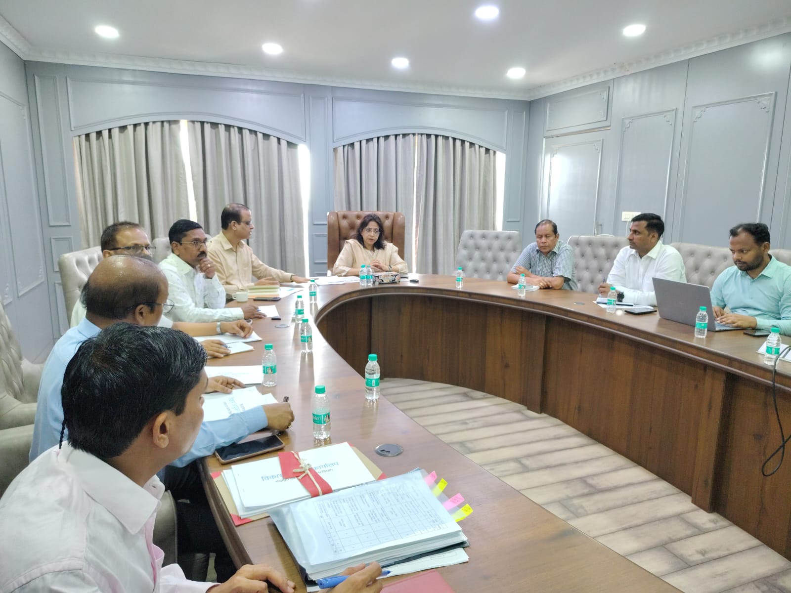 ग्रामीण विकास योजनाओं की समीक्षा बैठक में ACS ऋचा शर्मा सख्त, कहा- अंतिम व्यक्ति तक पहुंचे जानकारी