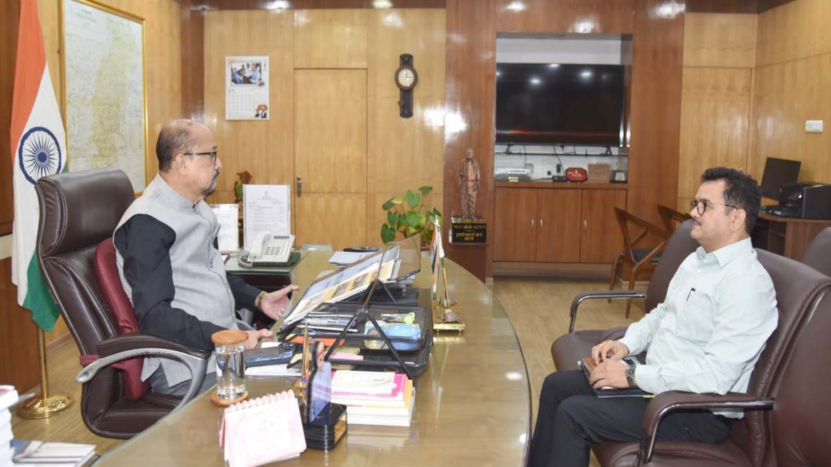 अवैध रेत उत्खनन पर राज्यपाल रमेन डेका सख्त,  बोले &ndash; नदियों के अस्तित्व से खिलवाड़ मंजूर नहीं, खनिज विभाग के सचिव को दिए कार्रवाई के निर्देश