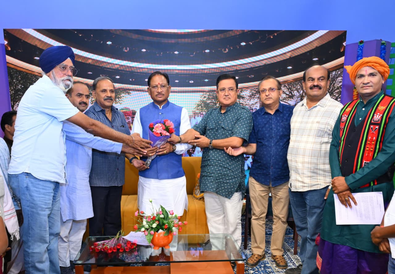 नैनो उर्वरकों के उपयोग से खेती बनेगी अधिक लाभकारी और टिकाऊ : कम लागत, बेहतर उत्पादन और स्वस्थ मिट्टी का माध्यम है नैनो उर्वरक - मुख्यमंत्री विष्णुदेव साय