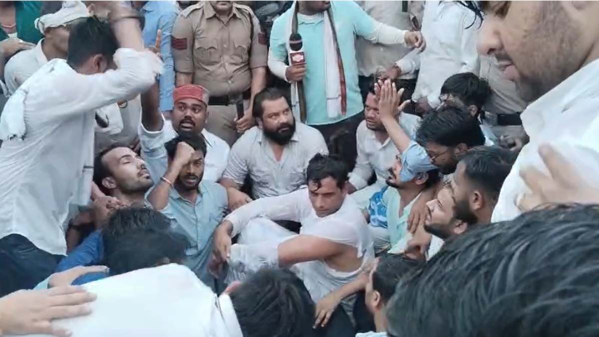 NEET पेपर लीक आंदोलन पर बड़ी कार्रवाई, विधायक देवेंद्र यादव समेत NSUI नेताओं पर FIR दर्ज