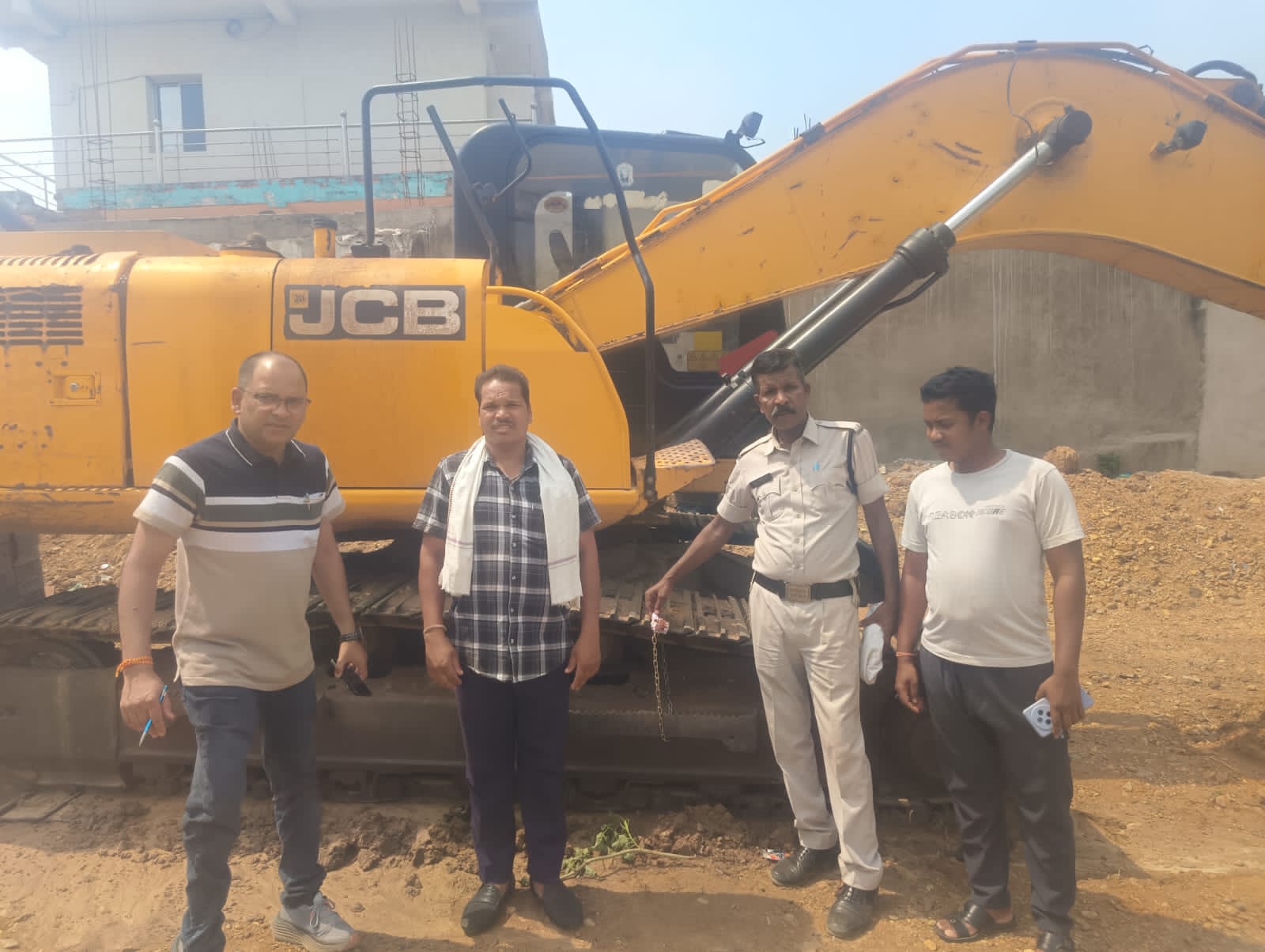 रेत माफियाओं पर प्रशासन की कड़ी कार्रवाई लगातार जारी, अवैध उत्खनन में लगी पोकलेन मशीन की गई जब्त, प्रदेशभर में निगरानी तेज