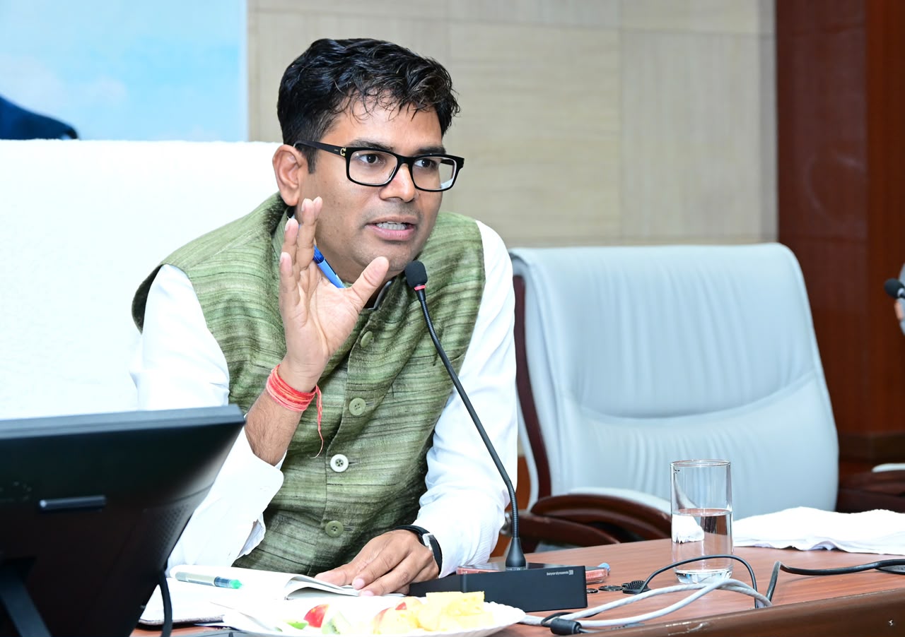 आवासीय कॉलोनियों की समस्याओं पर मंत्री ओपी चौधरी ने प्रतिनिधियों के साथ की बैठक, नियमित स्टेकहोल्डर मीटिंग आयोजित करने के दिए निर्देश