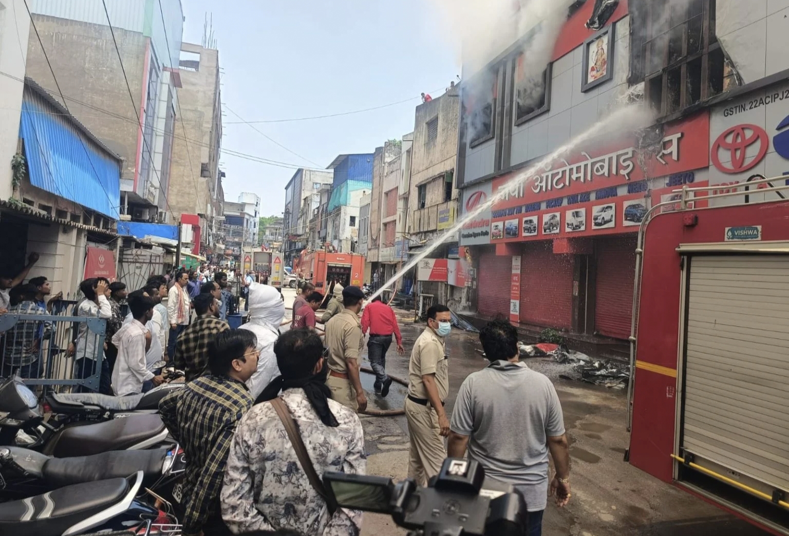 राजधानी में ऑटोमोबाइल शॉप में लगी लाग, मौके पर पहुंची फायर ब्रिगेड की 5 गाड़ियां, इलाके में मचा हड़कंप