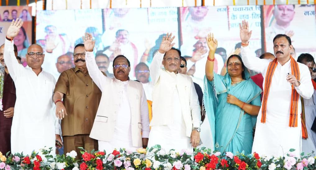 मुख्यमंत्री नवनिर्मित नगर पंचायत शिवनंदनपुर के शपथ ग्रहण समारोह में हुए शामिल