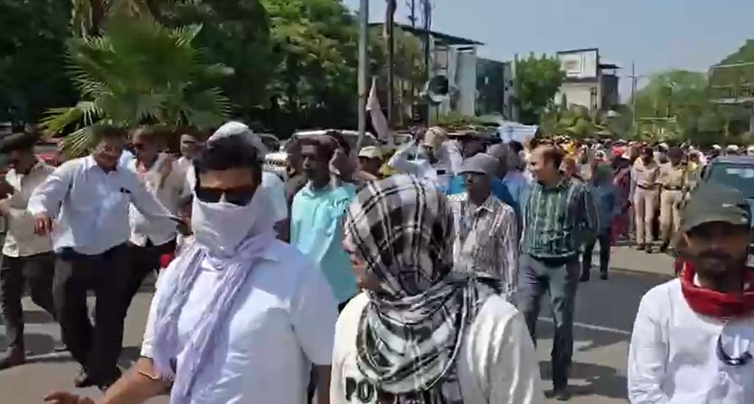 लंबित मांगों को लेकर निगम के अधिकारी-कर्मचारियों ने की एक दिवसीय हड़ताल