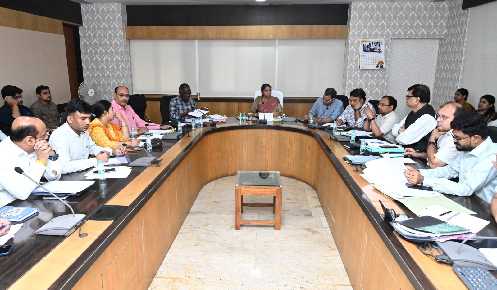 नगरीय प्रशासन विभाग की सचिव ने नोडल अधिकारियों की ली बैठक, समस्याओं का हल निकालकर काम आगे बढ़ाने के दिए निर्देश