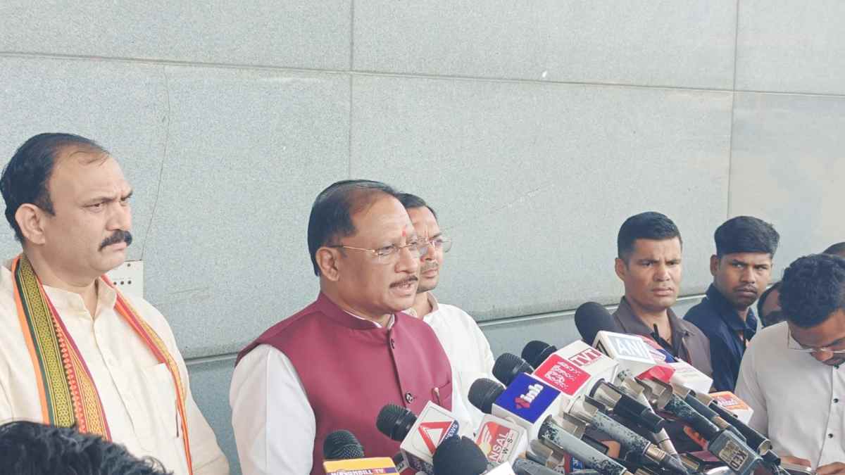 दिल्ली दौरे से लौटे सीएम साय, आयुर्वेदिक एम्स की मांग और कोचिंग सेंटरों की जांच पर दिया जोर