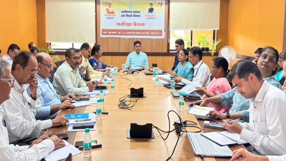 छत्तीसगढ़ के युवाओं को बड़ी सौगात: 700 सहायक प्राध्यापकों की भर्ती को मंजूरी, उच्च शिक्षा विभाग की बैठक में पदोन्नति समेत लिए गए कई महत्वपूर्ण फैसले