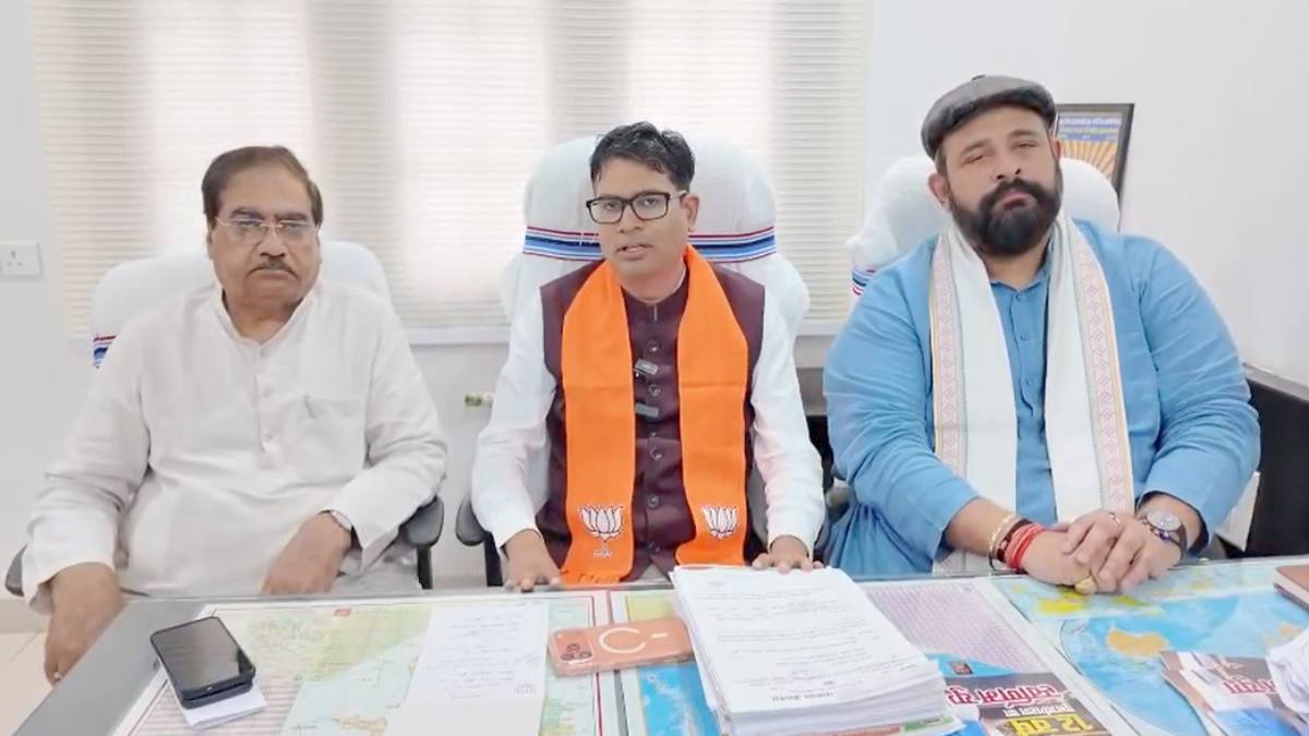 भाजपा सहयोग केंद्र में वित्त मंत्री ओपी चौधरी ने सुनी लोगों की समस्याएं, 100 से ज्यादा आवेदनों का किया तत्काल निराकरण
