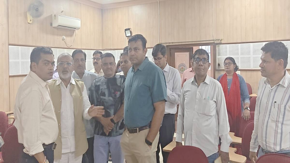 आधुनिक सुविधाओं से सुसज्जित होगा रायपुर प्रेस क्लब, एक करोड़ होंगे खर्च, जनसंपर्क आयुक्त ने किया निरीक्षण