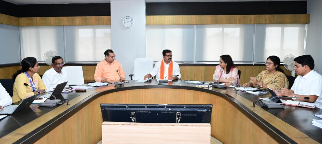उप मुख्यमंत्री विजय शर्मा का बड़ा फैसला, छत्तीसगढ़ में एआई (AI) तकनीक से होगा पीएमजीएसवाई सड़कों का निरीक्षण