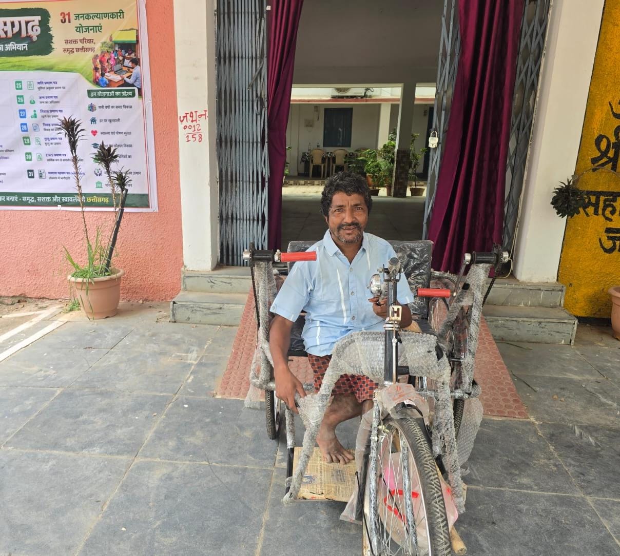 24 घंटे में मिली ट्राइसाइकिल, मुख्यमंत्री साय की संवेदनशील पहल से दिव्यांग गणेश राम यादव के जीवन को मिली नई रफ्तार
