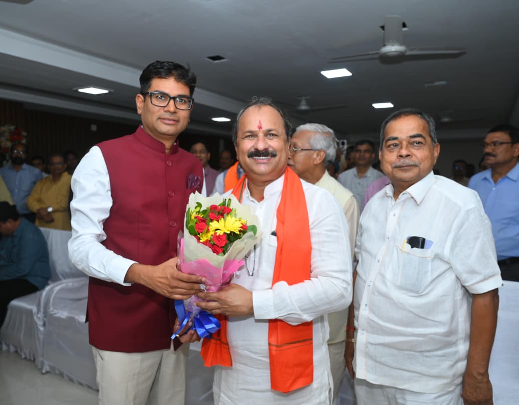 रायपुर विकास प्राधिकरण के नए उपाध्यक्ष डॉ. जय प्रकाश शर्मा ने संभाला पदभार, मंत्री ओ.पी. चौधरी हुए समारोह में शामिल