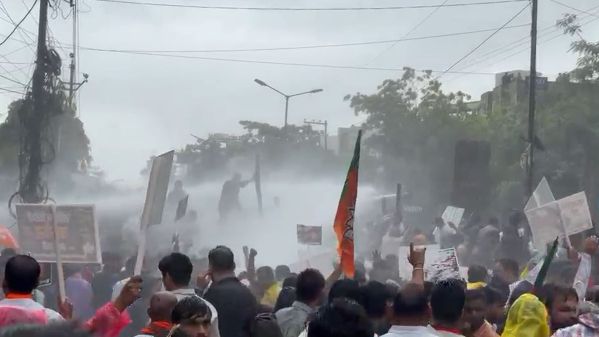 NEET पेपर लीक की आग छत्तीसगढ़ तक फैली, भाजपा-कांग्रेस ने एक-दूसरे के खिलाफ प्रदर्शन किया प्रदर्शन