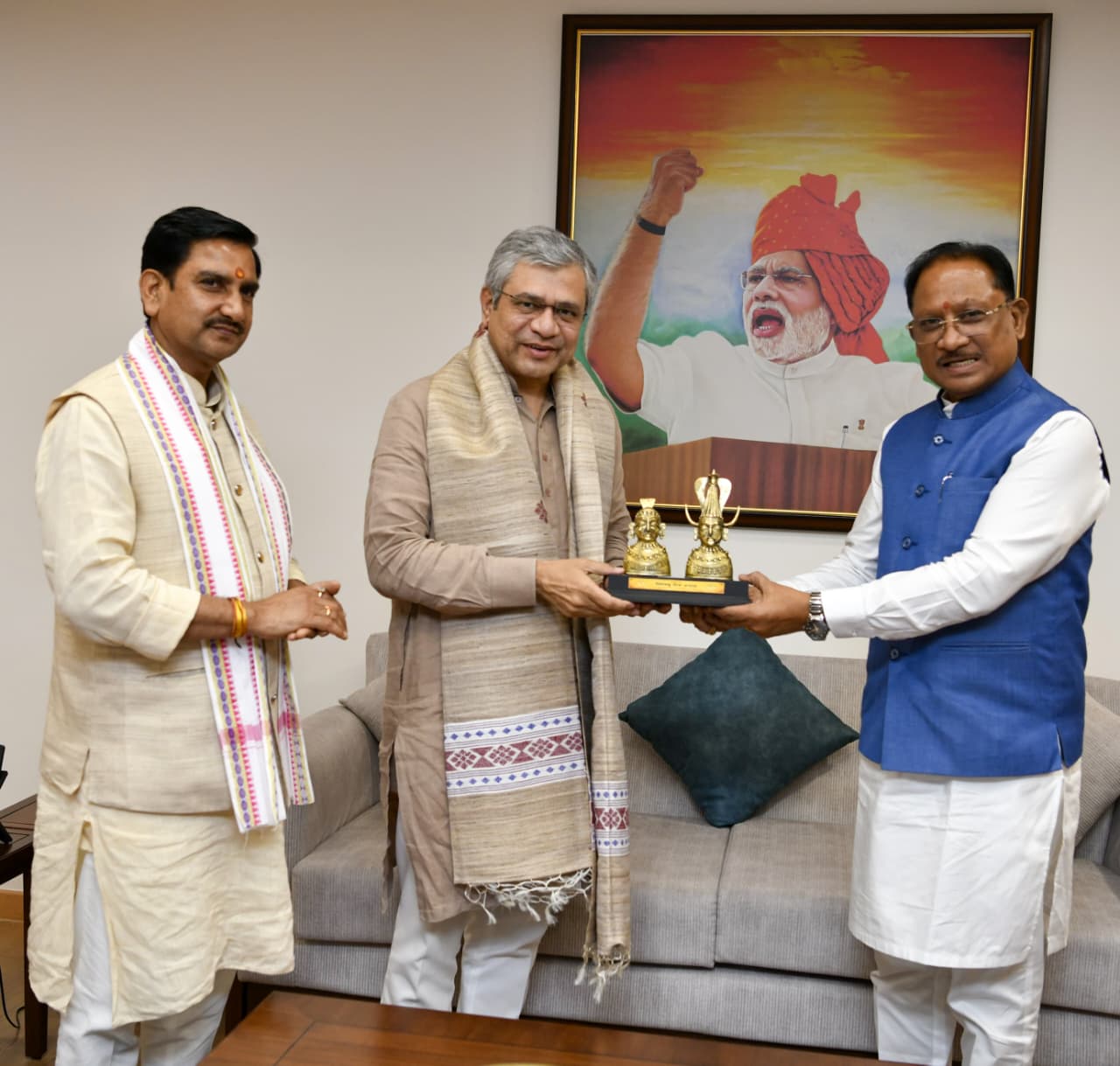मुख्यमंत्री विष्णुदेव साय ने छत्तीसगढ़ में प्रमुख रेल परियोजनाओं को गति देने रेल मंत्री अश्विनी वैष्णव से की विस्तृत चर्चा