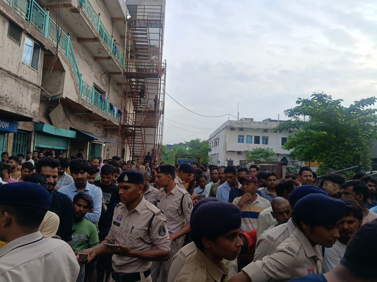 रायपुर ग्रामीण पुलिस का सत्यापन अभियान: 600 किरायेदारों के दस्तावेजों की जांच, 6 संदिग्धों से पूछताछ