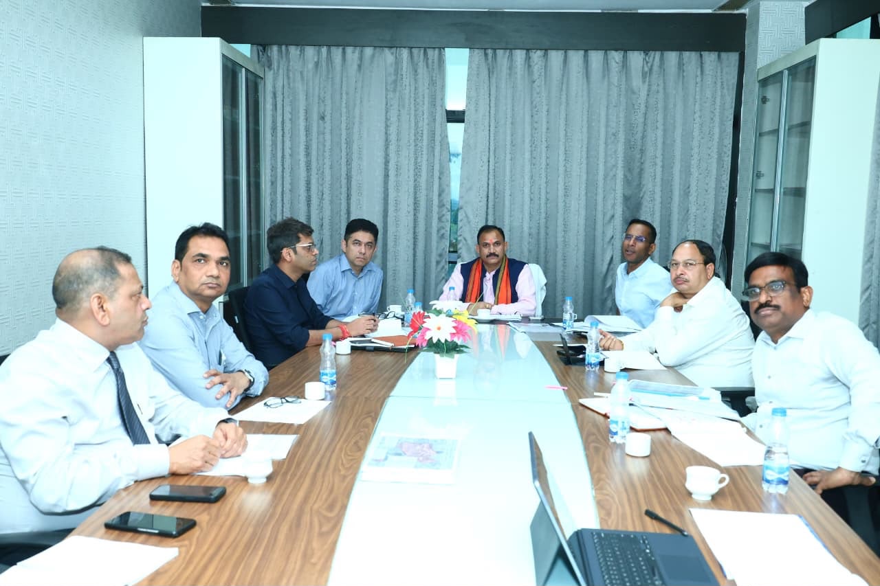रायपुर मेडिकल कॉलेज में स्वास्थ्य अधोसंरचना को मिलेगी नई रफ्तार, स्वास्थ्य मंत्री ने की समीक्षा