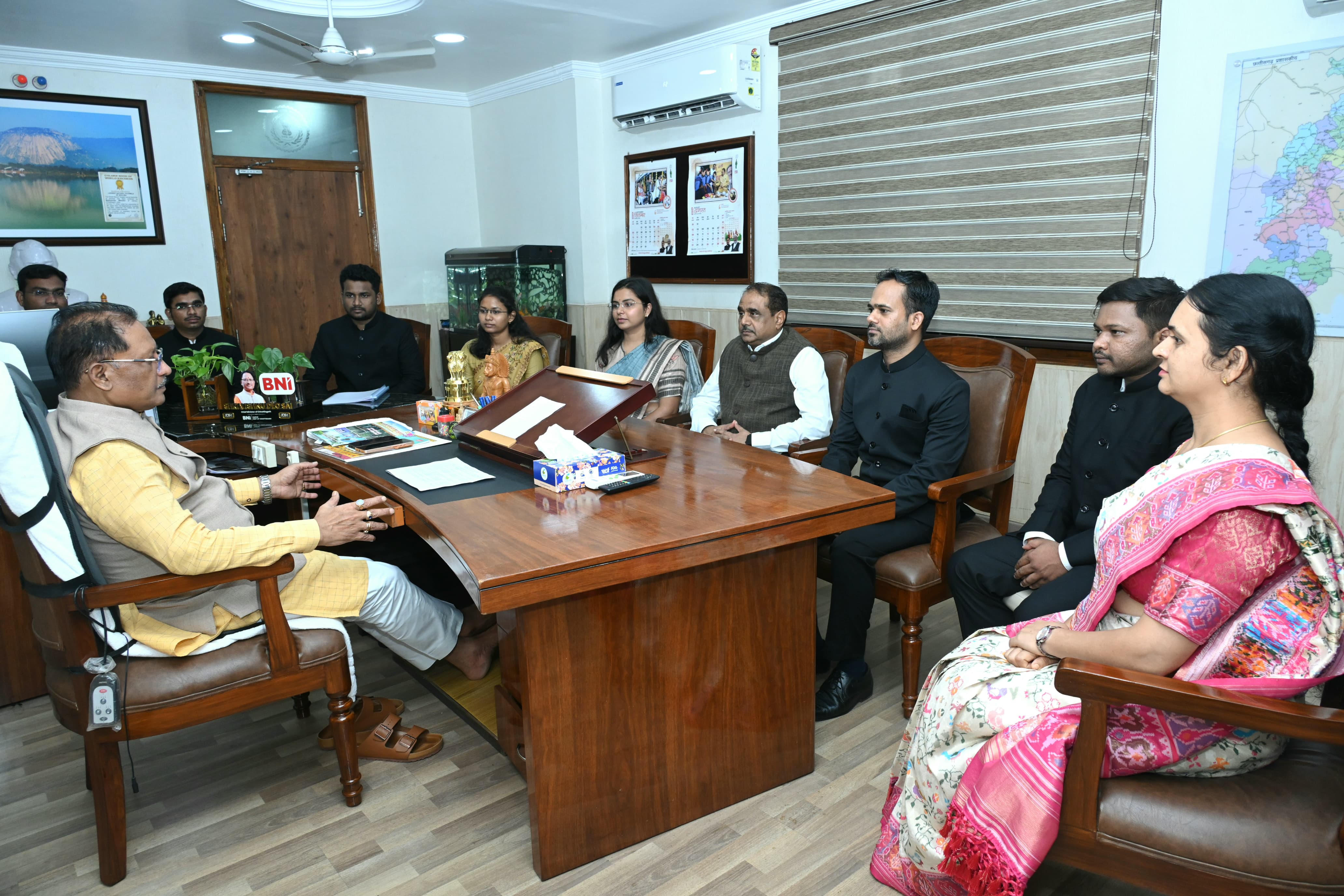 मुख्यमंत्री विष्णुदेव साय से 2025 बैच के प्रशिक्षु डिप्टी कलेक्टरों ने की मुलाकात