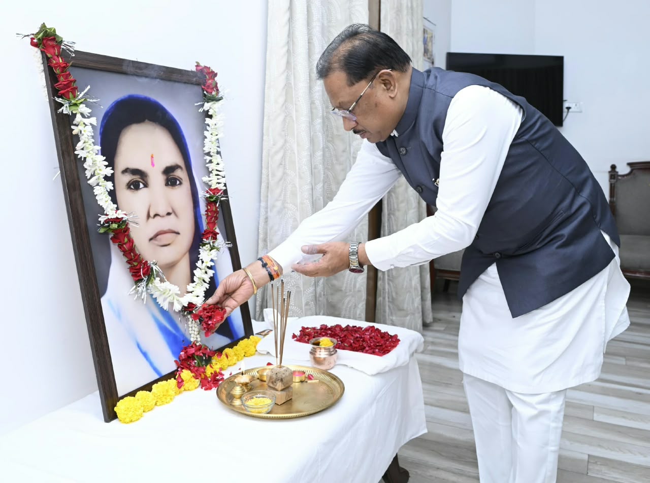 मुख्यमंत्री साय ने छत्तीसगढ़ की प्रथम महिला सांसद और समाज सेविका मिनीमाता की पुण्यतिथि पर किया नमन