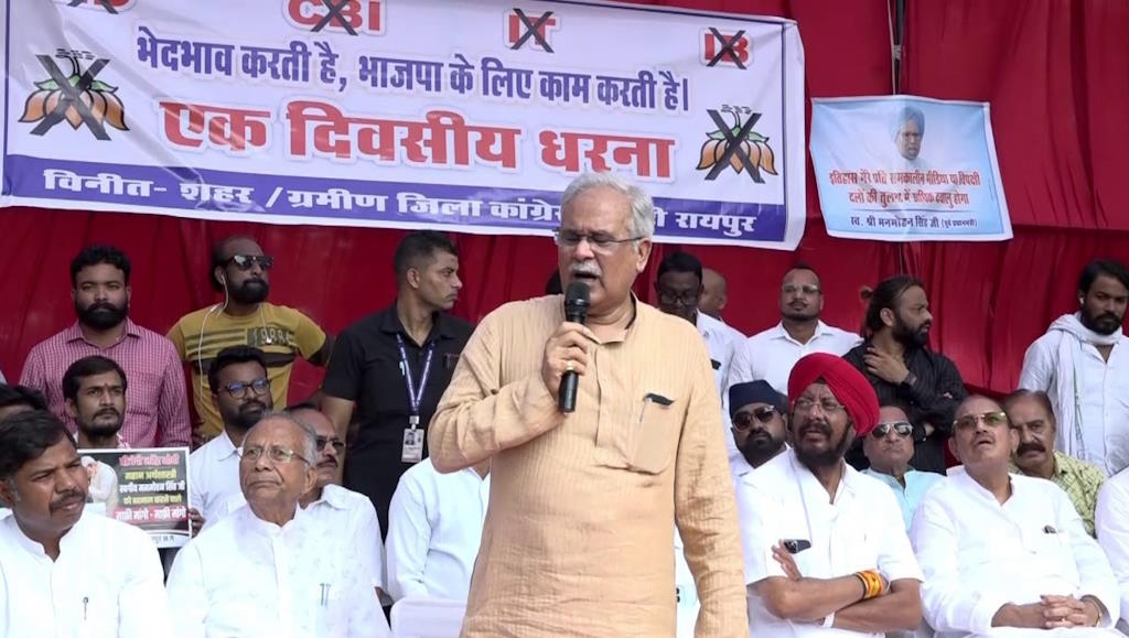 &lsquo;सरकार हमारी आएगी तो एक-एक का हिसाब होगा&rsquo;, रामगोपाल अग्रवाल की गिरफ्तारी पर भूपेश का बड़ा बयान