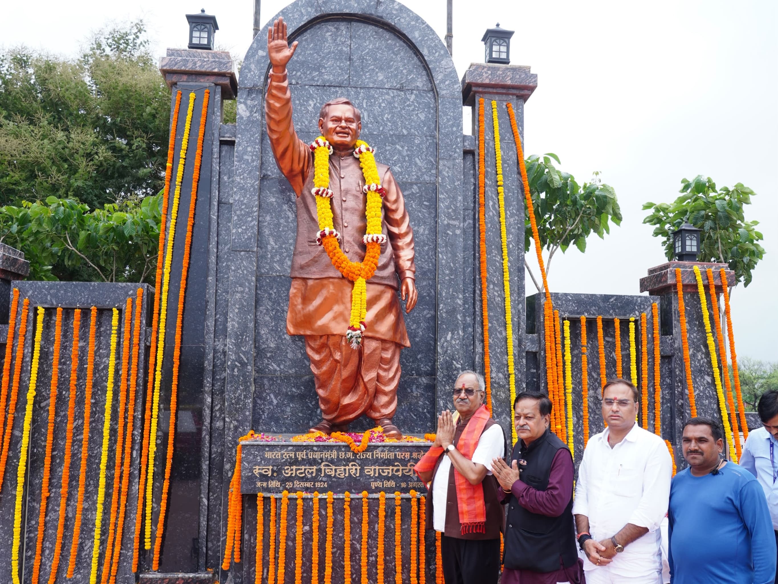 अटल बिहारी वाजपेयी के विचार और आदर्श सदैव राष्ट्रसेवा की प्रेरणा देते रहेंगे : सांसद बृजमोहन अग्रवाल