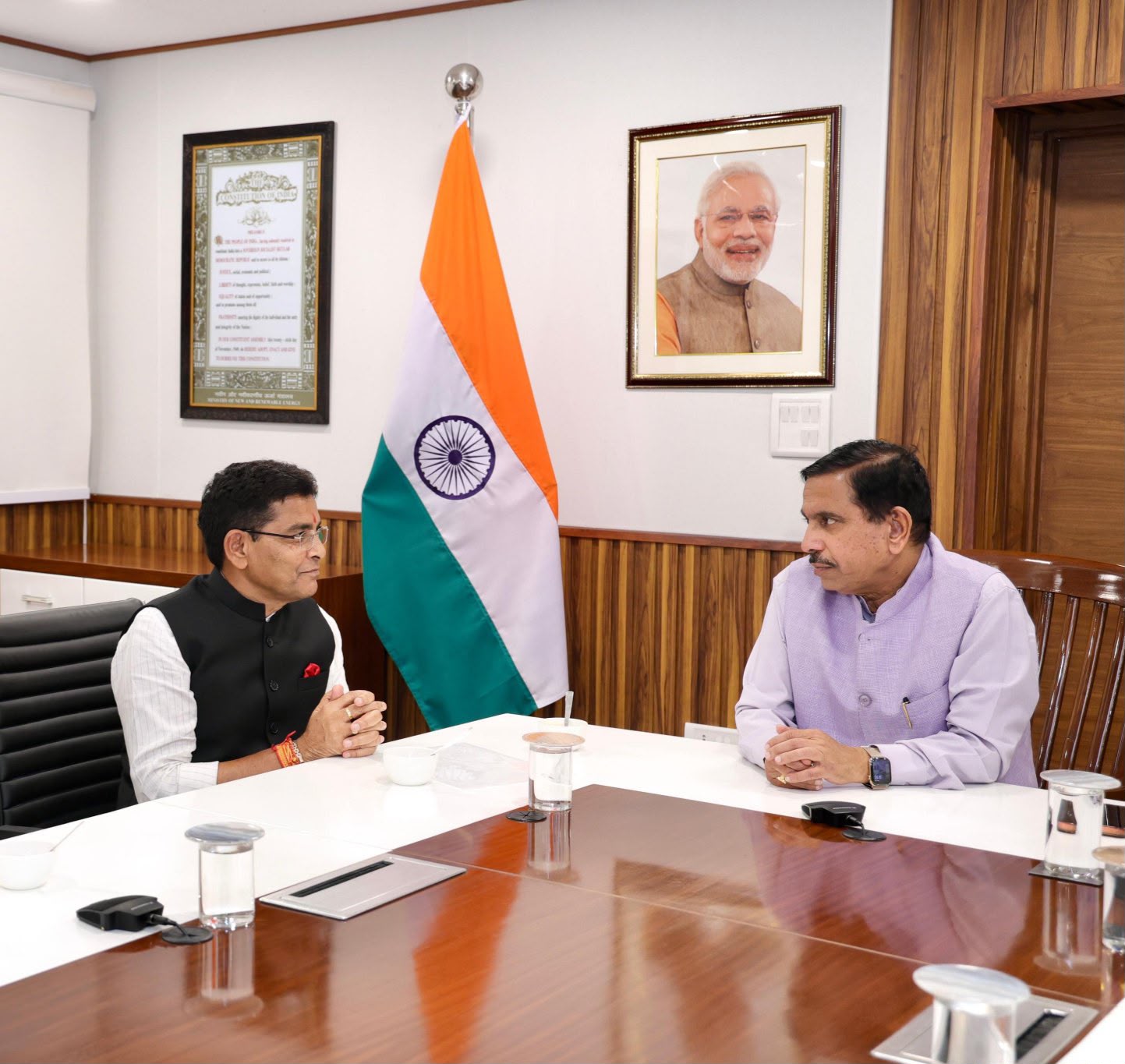 बलौदाबाजार में केंद्रीय विद्यालय खुलने की उम्मीद, केंद्रीय मंत्री प्रह्लाद जोशी से मिले उच्च शिक्षा मंत्री टंकराम वर्मा