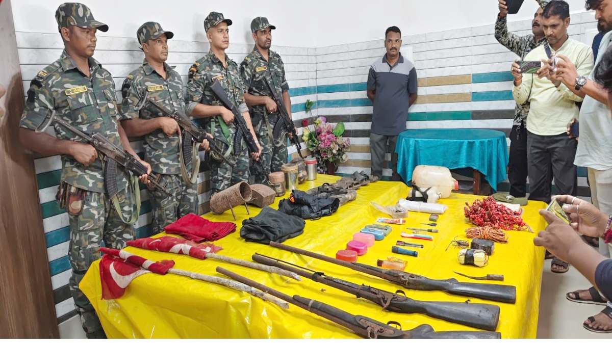 ओडिशा-छत्तीसगढ़ बॉर्डर पर माओवादियों का बड़ा डंप बरामद, हथियार और IED जब्त