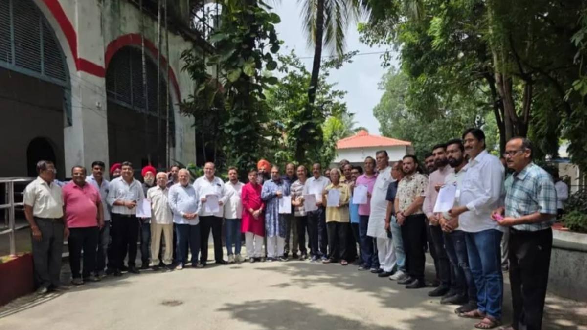 आरक्षण नीति की समीक्षा समेत कई मांगों को लेकर सवर्ण समाज सड़क पर, कलेक्टर को सौंपा ज्ञापन