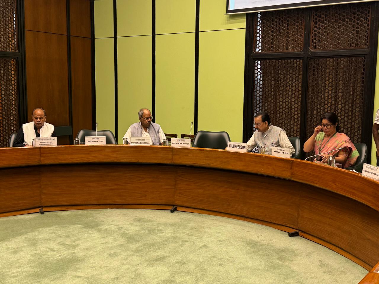 किसानों की खुशहाली-सस्ती स्वास्थ्य सुविधाओं को बढ़ाने पर केंद्र सरकार की योजनाओं का प्रभावी क्रियान्वयन जरूरी: सांसद बृजमोहन अग्रवाल