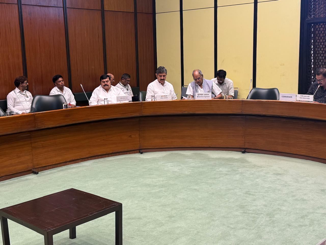 पावर प्रोजेक्ट पर सौर ऊर्जा और नवीकरणीय ऊर्जा पर संधान ज़रूरी: सांसद बृजमोहन अग्रवाल