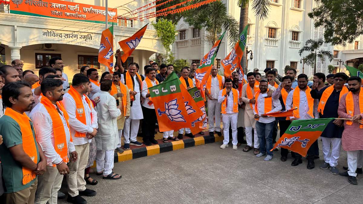 PM मोदी के जन्मदिन पर &lsquo;जल जन सेवा संकल्प यात्रा&rsquo;, 100 युवाओं की टीम वडनगर के लिए रवाना, CM साय ने दिखाई हरी झंडी