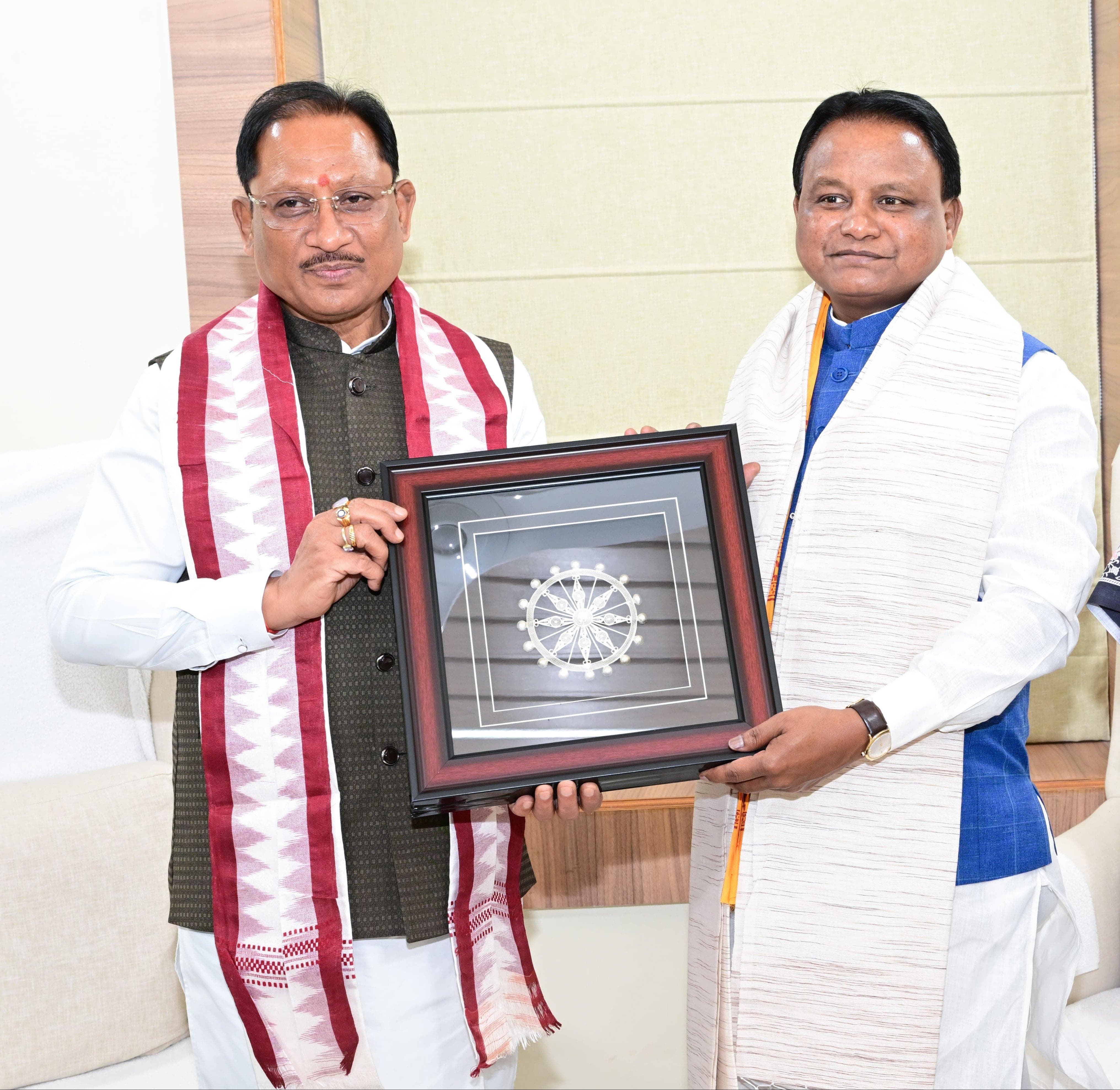 ओडिशा दौरे पर CM साय की मुख्यमंत्री मोहन माझी से मुलाकात, विकास और जनकल्याण के मुद्दों पर चर्चा