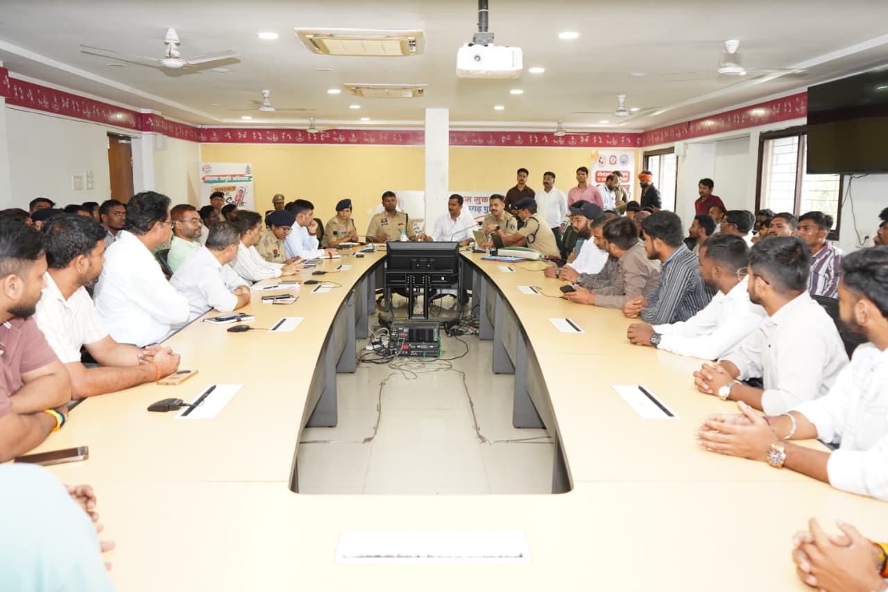 रायपुर गणेश विसर्जन झांकियों को लेकर पुलिस और आयोजकों की बैठक, रूट-टाइमिंग से लेकर डीजे तक के लिए जारी हुए निर्देश