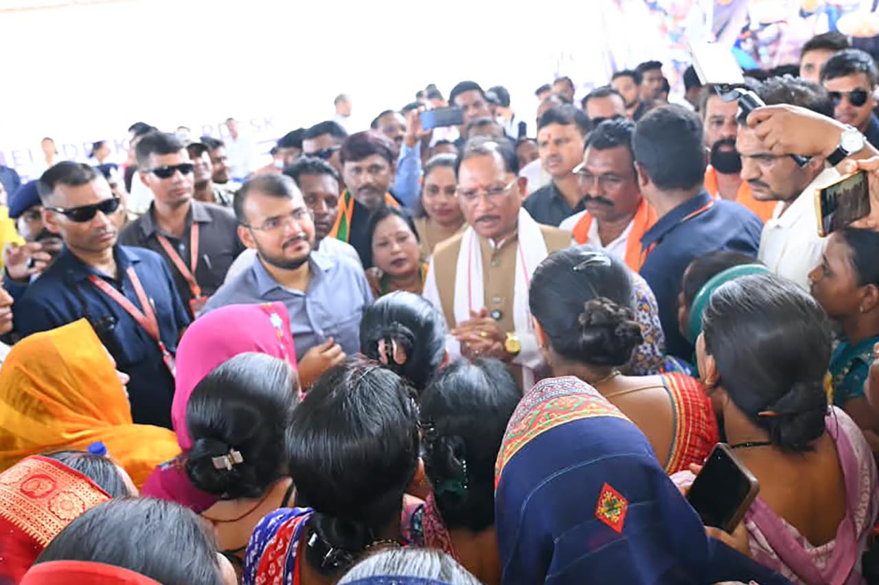 मुख्यमंत्री ने सुकमा जिले के बाढ़ प्रभावित क्षेत्रों का किया दौरा, पीड़ित परिवारों से मिलकर जाना हाल