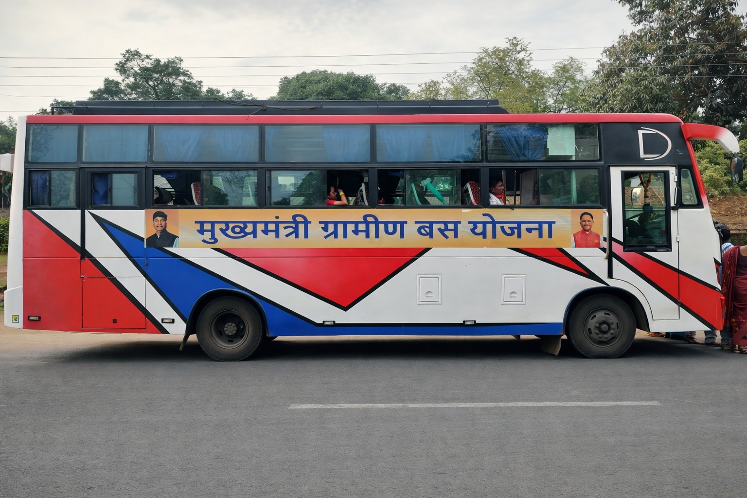 जहां पिकअप था सहारा, वहां अब नियमित बस: मुख्यमंत्री ग्रामीण बस योजना ने एक साल में बदली 850 गांवों की तस्वीर