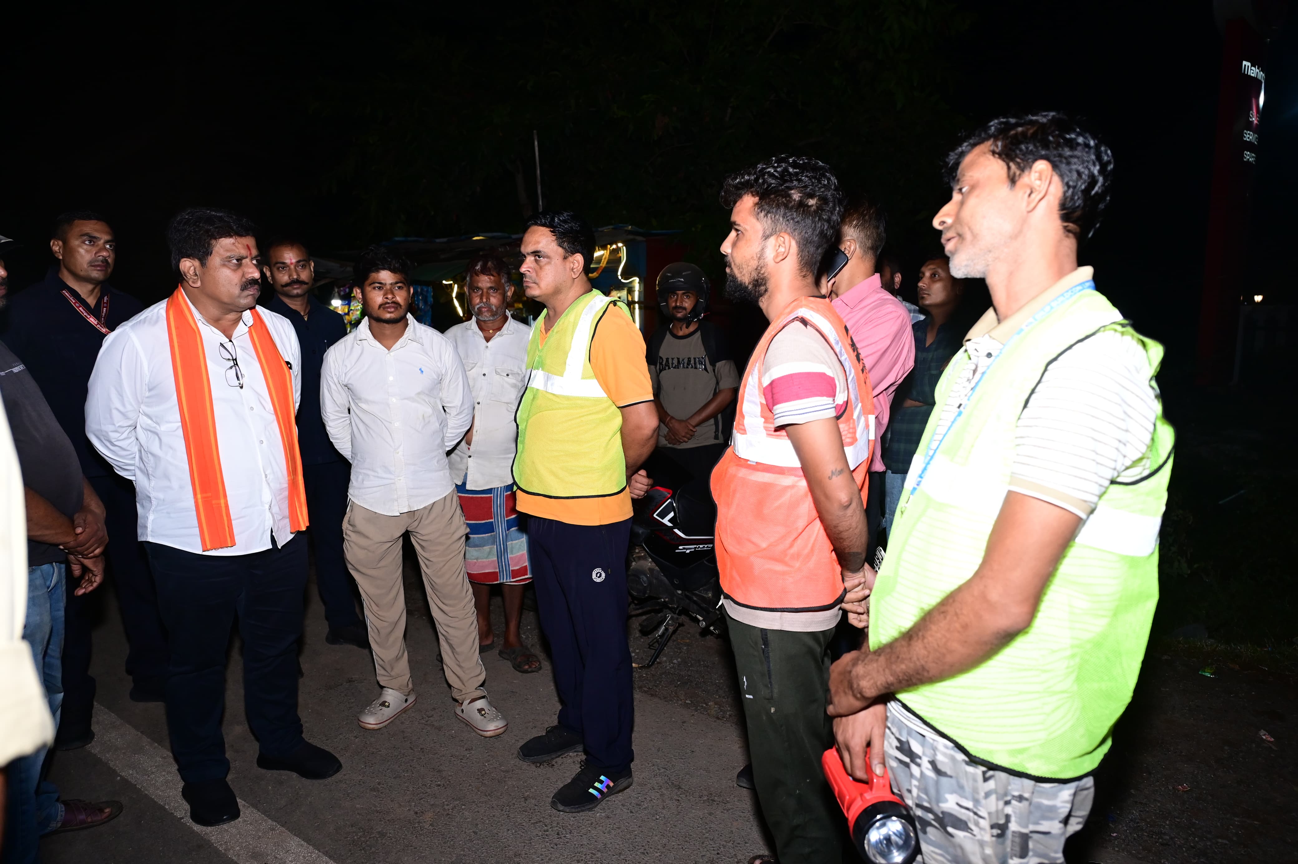 हाईवे पर पशु दिखे तो रुकवाया काफिला, उपमुख्यमंत्री विजय शर्मा ने मौके से अफसरों को लगाई फटकार