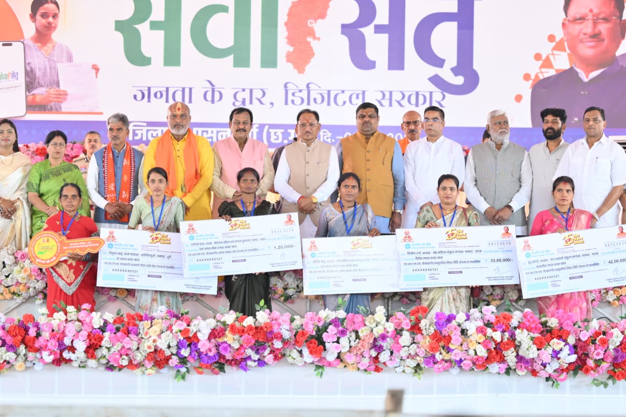 मुख्यमंत्री विष्णुदेव साय ने जारी की महतारी वंदन योजना की 32वीं किस्त, 67.38 लाख से अधिक माताओं-बहनों के खातों में पहुंचे ₹632.40 करोड़