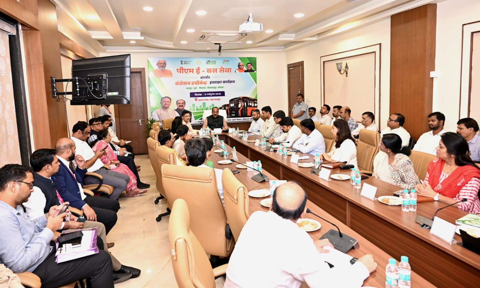 रायपुर, बिलासपुर, दुर्ग-भिलाई और कोरबा को मिलेंगी 240 ई-बसें, उप मुख्यमंत्री अरुण साव की मौजूदगी में हुआ करार