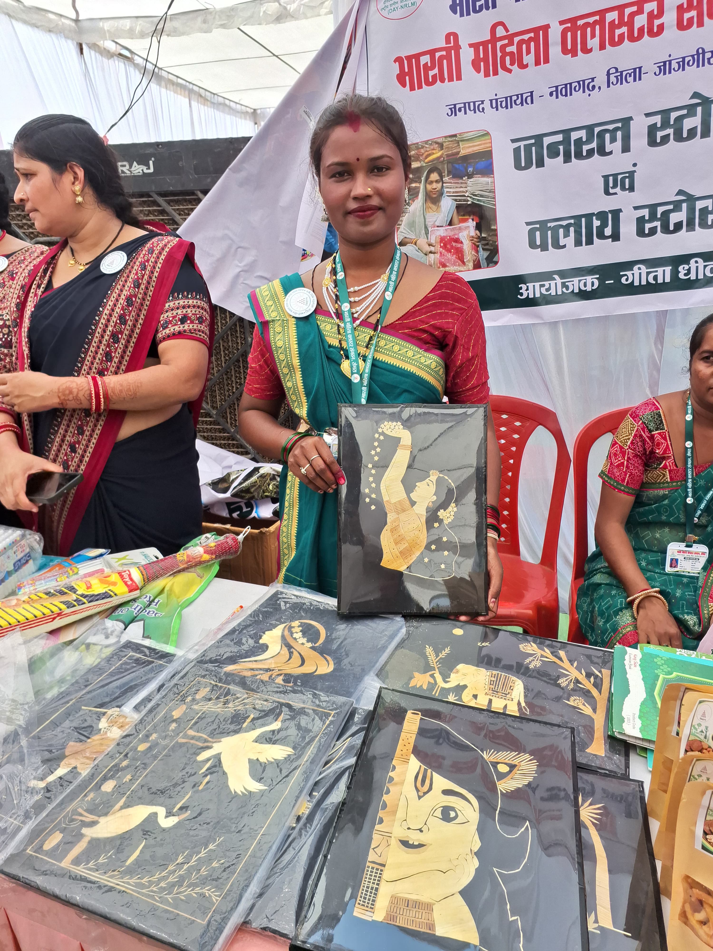 सेवा संकल्प अभियान : धान के पैरे से धनेश्वरी ने गढ़ी आत्मनिर्भरता की नई पहचान, कला को बनाया कमाई का जरिया